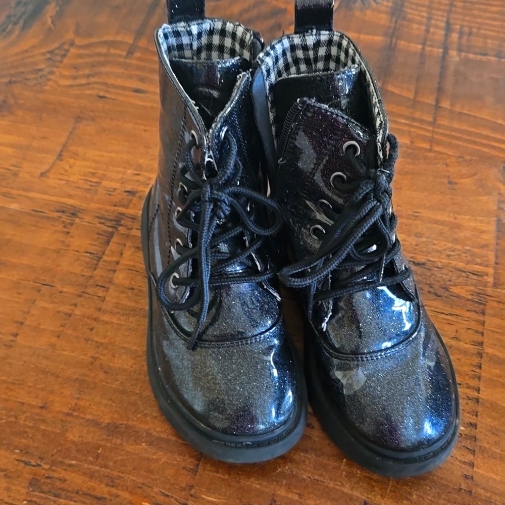 Girls boots
